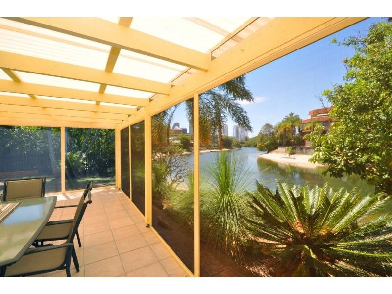 35 Surfers Avenue, Mermaid Waters QLD 4218