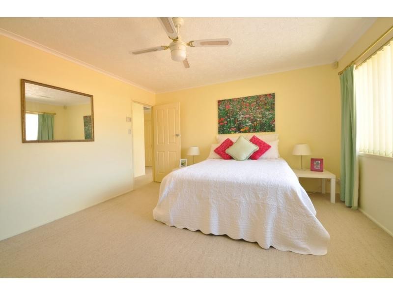 35 Surfers Avenue, Mermaid Waters QLD 4218