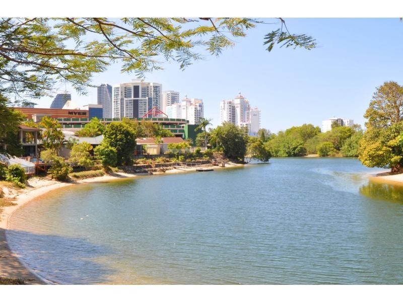 3 Le Mans Drive, Mermaid Waters QLD 4218