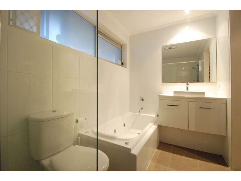 3 Merrimac Boulevard, Broadbeach Waters QLD 4218