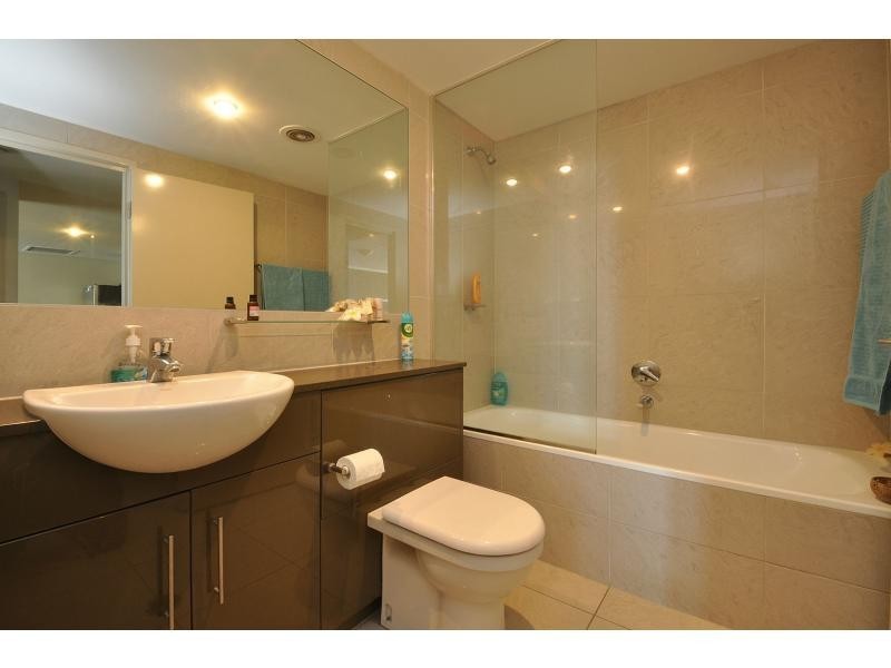 2020/1 Ocean Street, Burleigh Heads QLD 4220