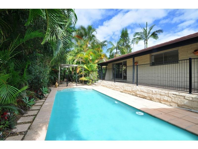 65 Alec Avenue, Mermaid Waters QLD 4218