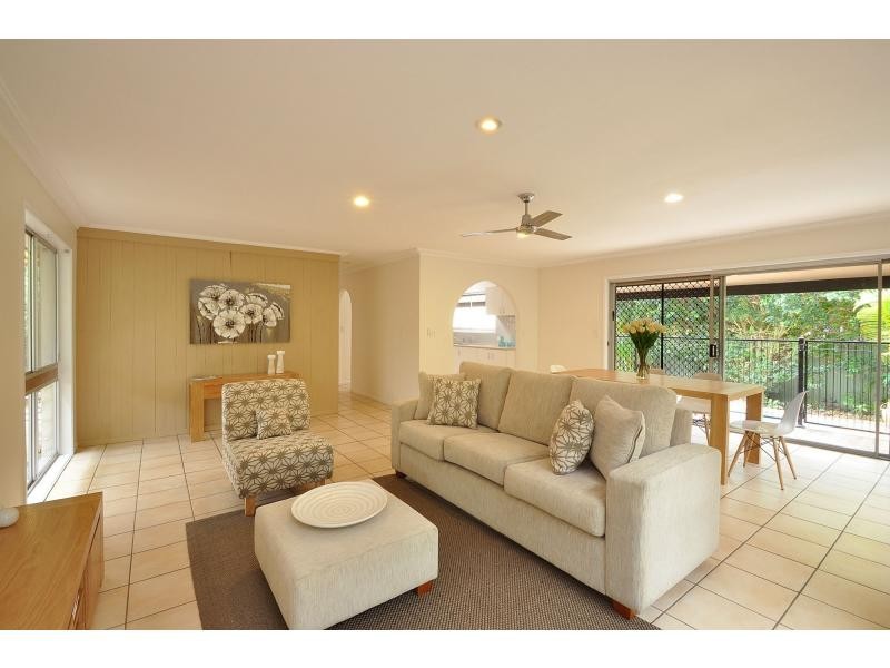 65 Alec Avenue, Mermaid Waters QLD 4218