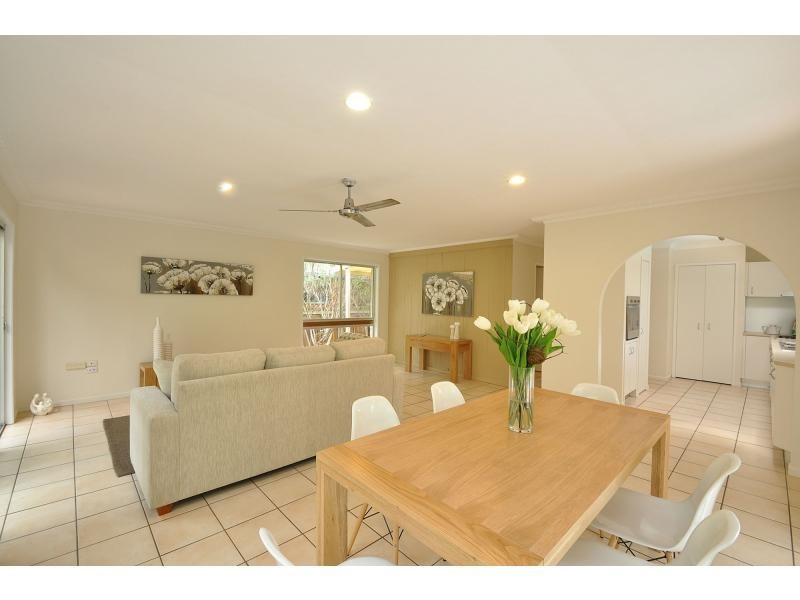 65 Alec Avenue, Mermaid Waters QLD 4218