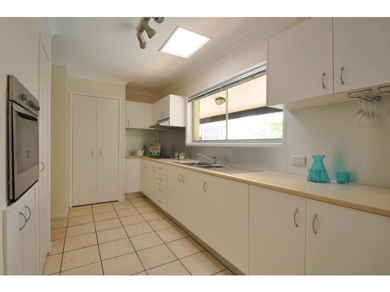 65 Alec Avenue, Mermaid Waters QLD 4218