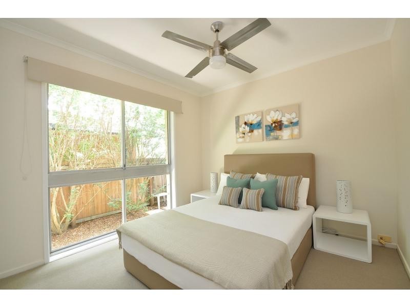 65 Alec Avenue, Mermaid Waters QLD 4218