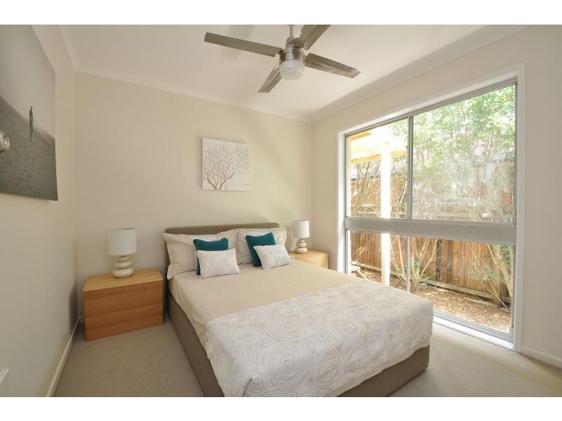 65 Alec Avenue, Mermaid Waters QLD 4218