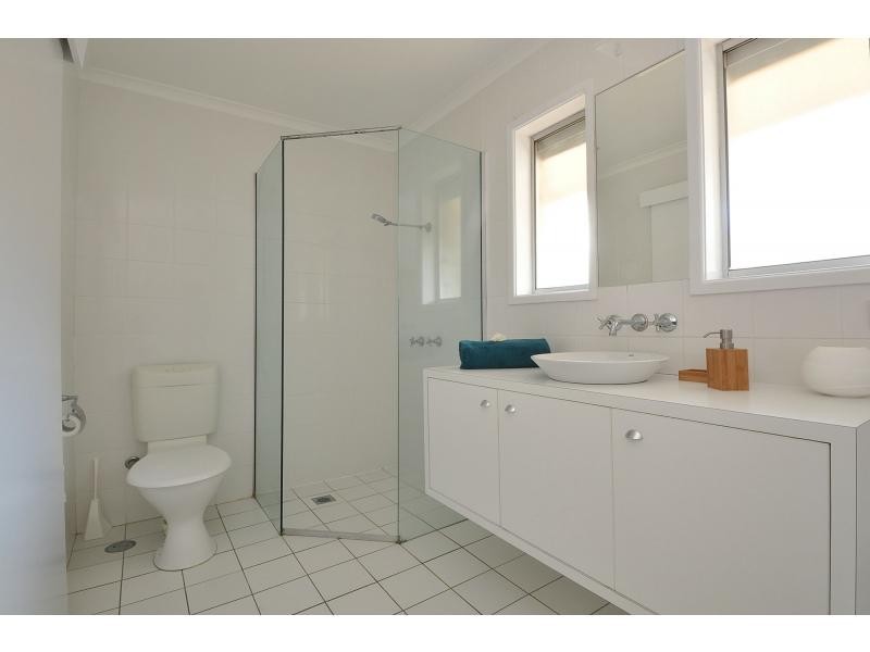 65 Alec Avenue, Mermaid Waters QLD 4218