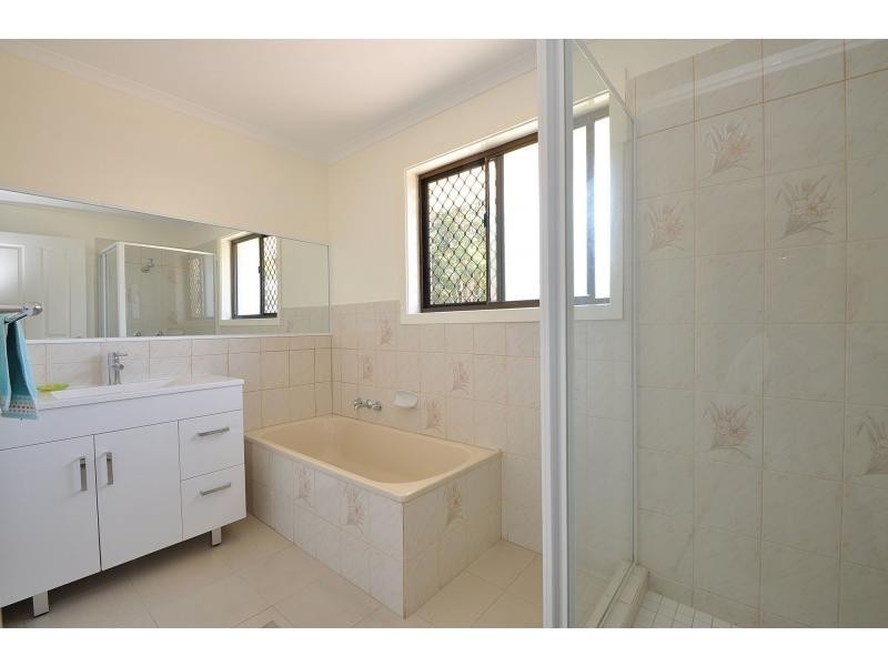 138 Markeri Street, Mermaid Waters QLD 4218