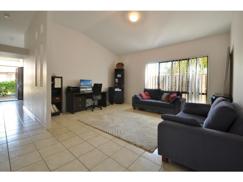 11 Windemere Crescent, Varsity Lakes QLD 4227