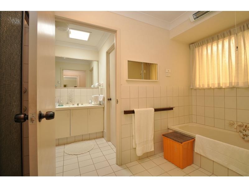 42 Razorbill Street, Burleigh Waters QLD 4220