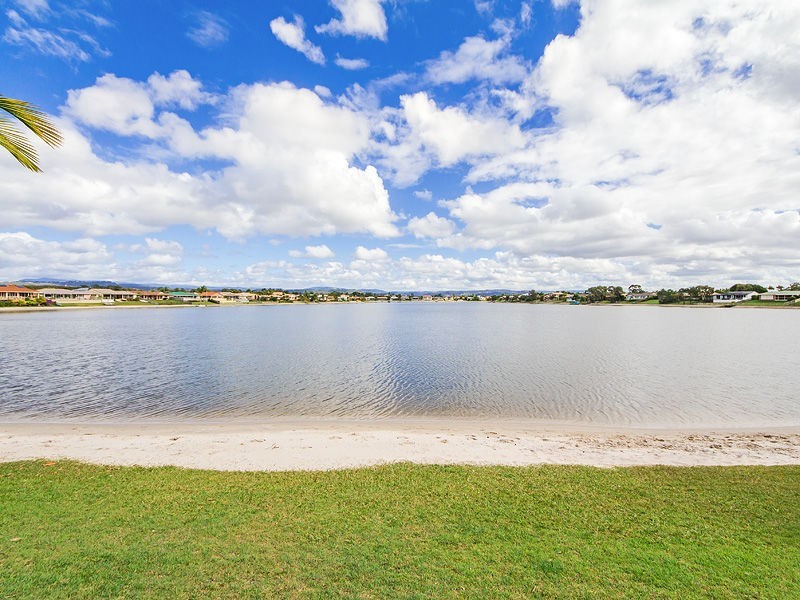 35 Pintail Crescent, Burleigh Waters QLD 4220