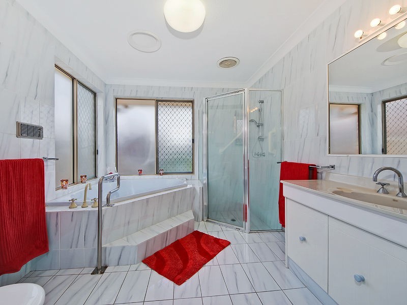 35 Pintail Crescent, Burleigh Waters QLD 4220