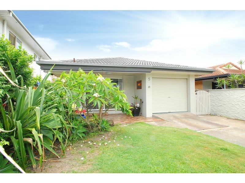 5 Chainey Avenue, Miami QLD 4220