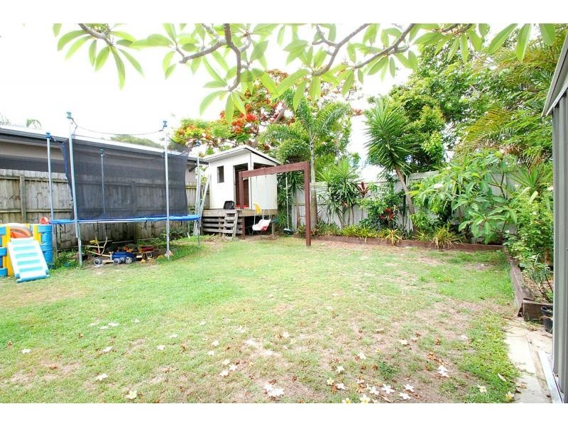 5 Chainey Avenue, Miami QLD 4220
