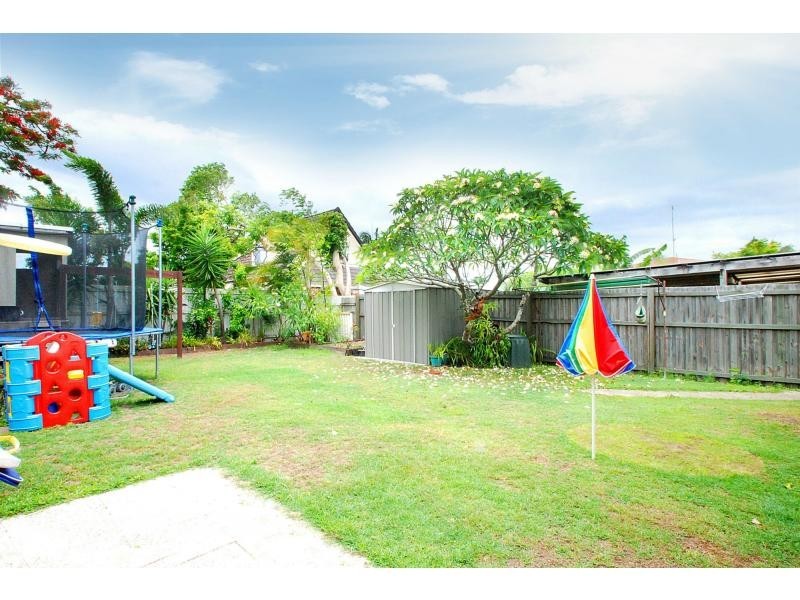 5 Chainey Avenue, Miami QLD 4220
