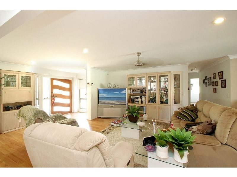 3 Omao Avenue, Burleigh Waters QLD 4220