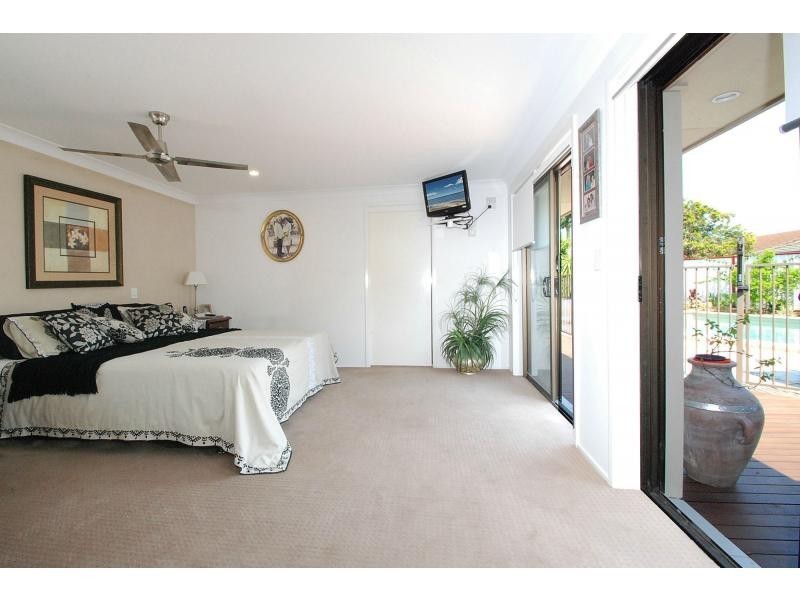 3 Omao Avenue, Burleigh Waters QLD 4220