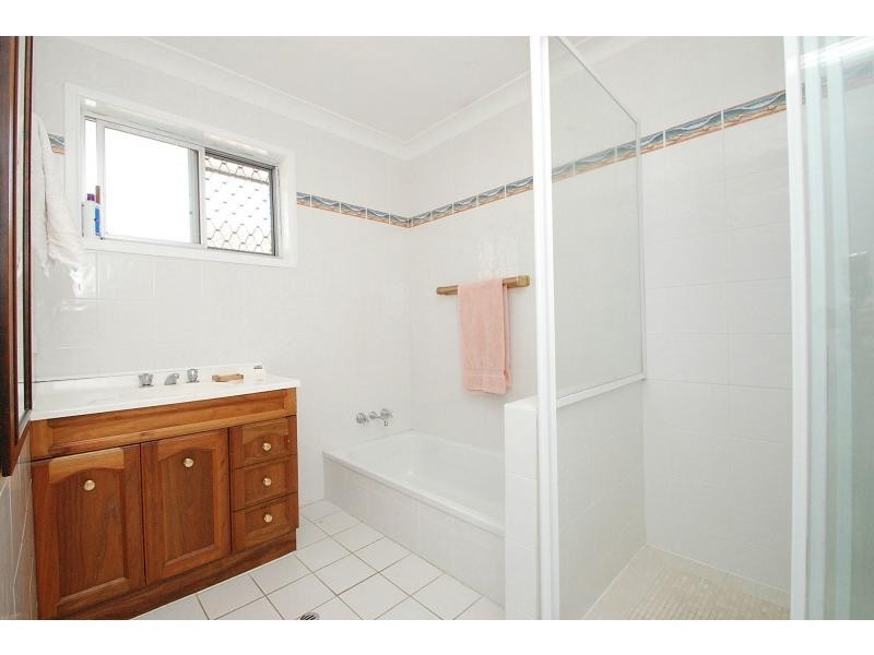 133 Acanthus Avenue, Burleigh Waters QLD 4220