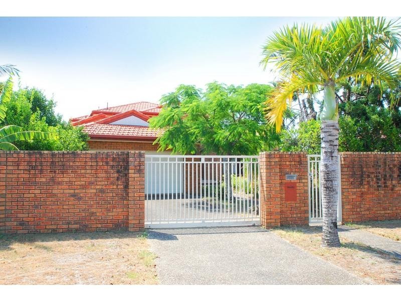 23 Cessnock Close, Mermaid Waters QLD 4218