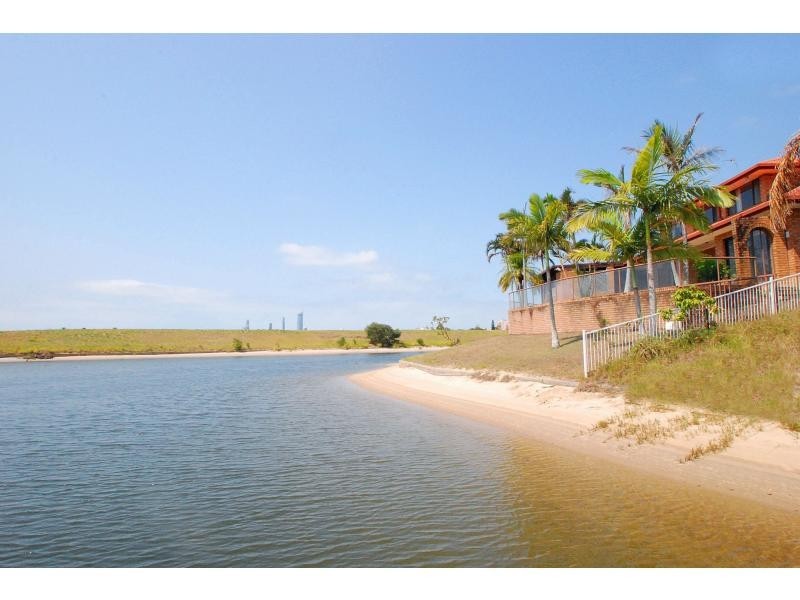 23 Cessnock Close, Mermaid Waters QLD 4218