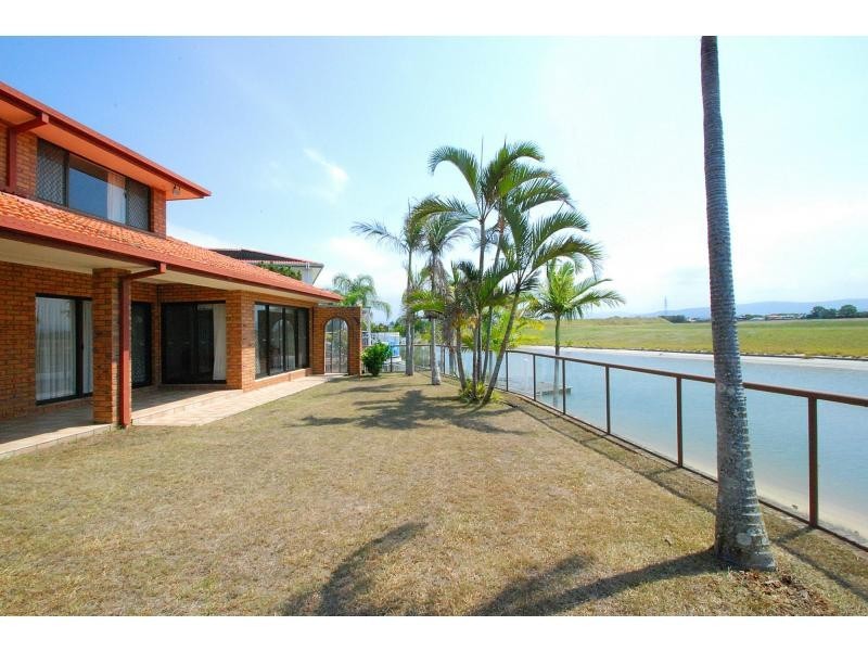 23 Cessnock Close, Mermaid Waters QLD 4218