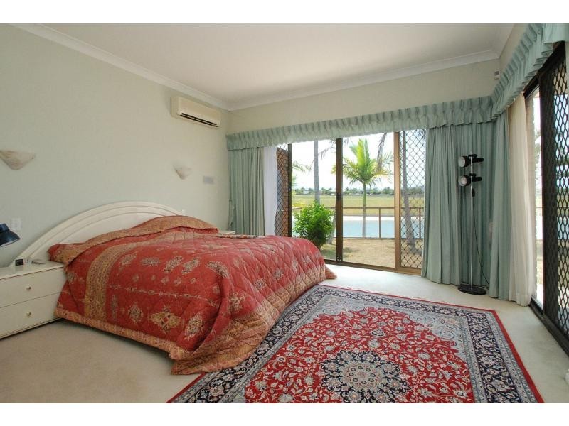 23 Cessnock Close, Mermaid Waters QLD 4218