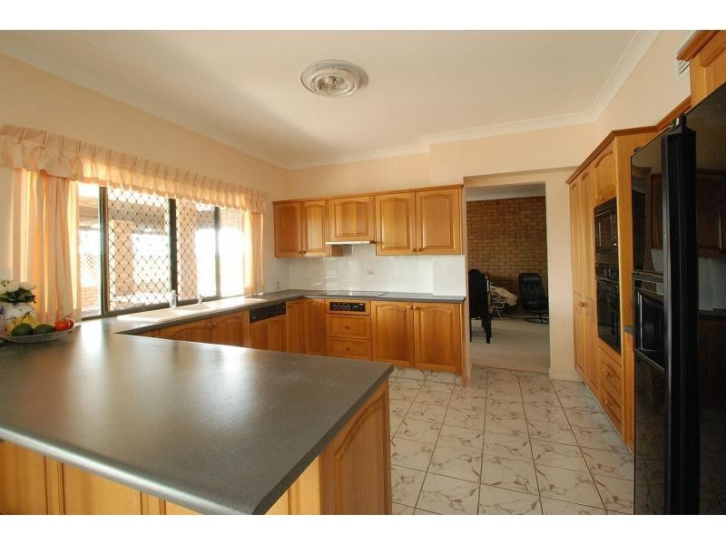 23 Cessnock Close, Mermaid Waters QLD 4218