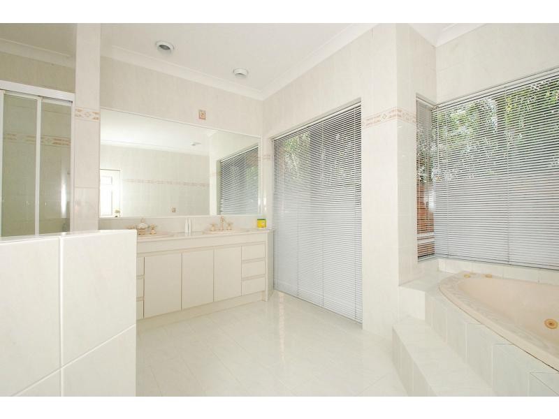 23 Cessnock Close, Mermaid Waters QLD 4218