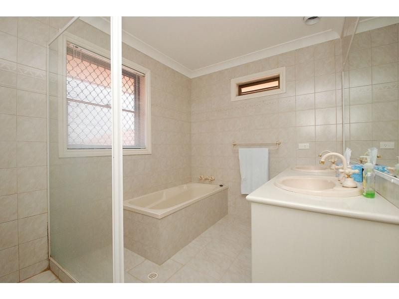 23 Cessnock Close, Mermaid Waters QLD 4218