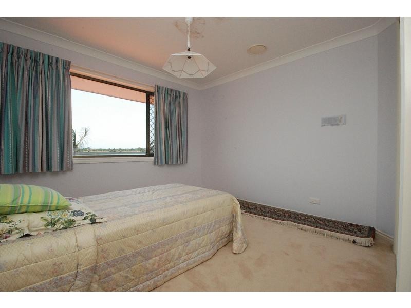 23 Cessnock Close, Mermaid Waters QLD 4218