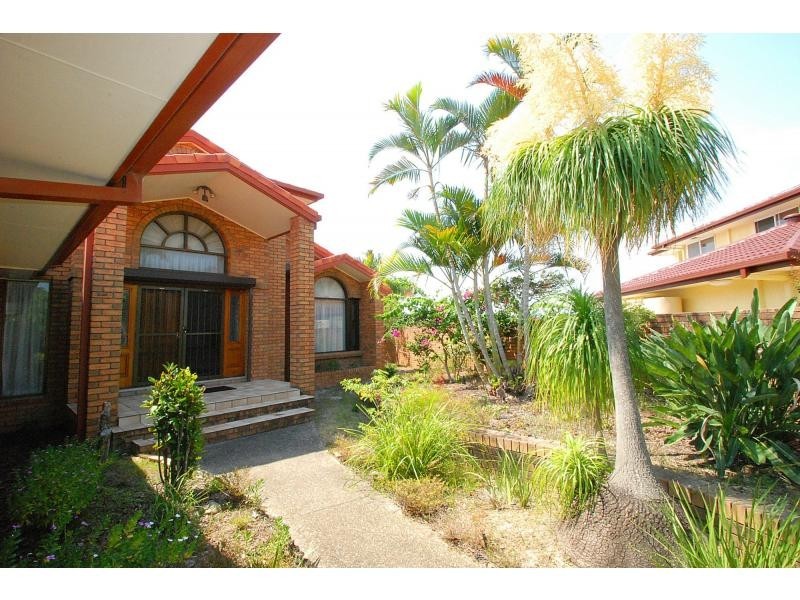 23 Cessnock Close, Mermaid Waters QLD 4218