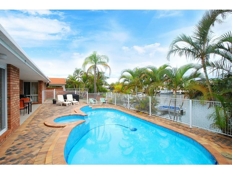 158 Sundance Way, Runaway Bay QLD 4216