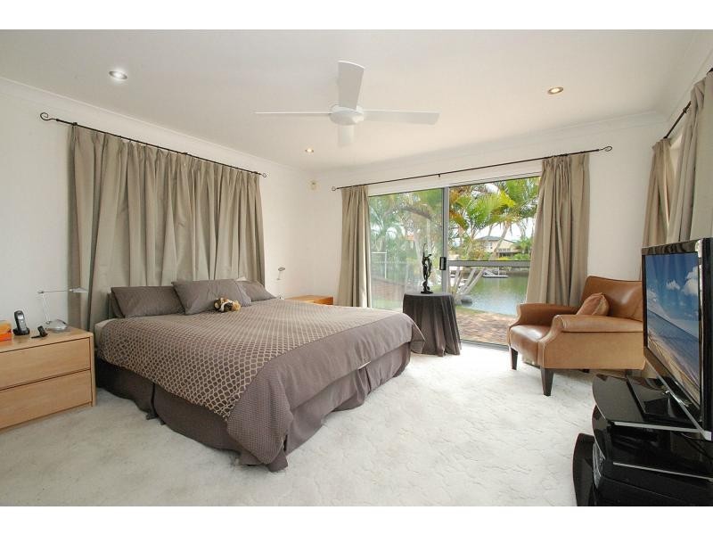 158 Sundance Way, Runaway Bay QLD 4216