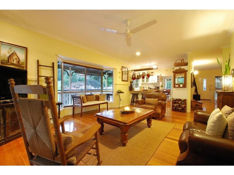 11 Wisteria Court, Tallebudgera Valley QLD 4228