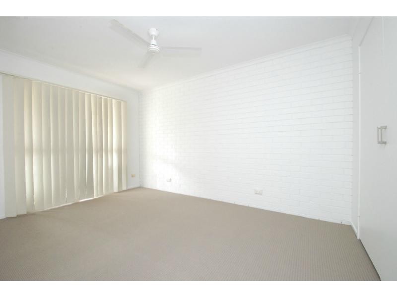 1/14 Crimson Court, Miami QLD 4220