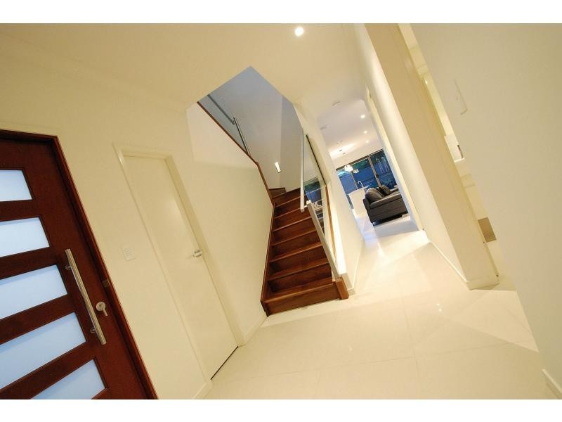 2/36 Albion Avenue, Miami QLD 4220