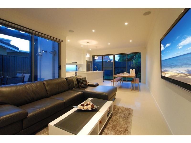 2/36 Albion Avenue, Miami QLD 4220