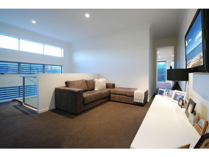 2/36 Albion Avenue, Miami QLD 4220