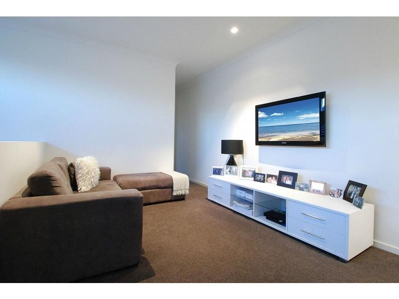 2/36 Albion Avenue, Miami QLD 4220