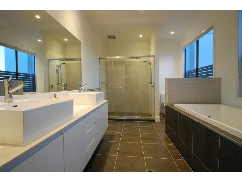 2/36 Albion Avenue, Miami QLD 4220