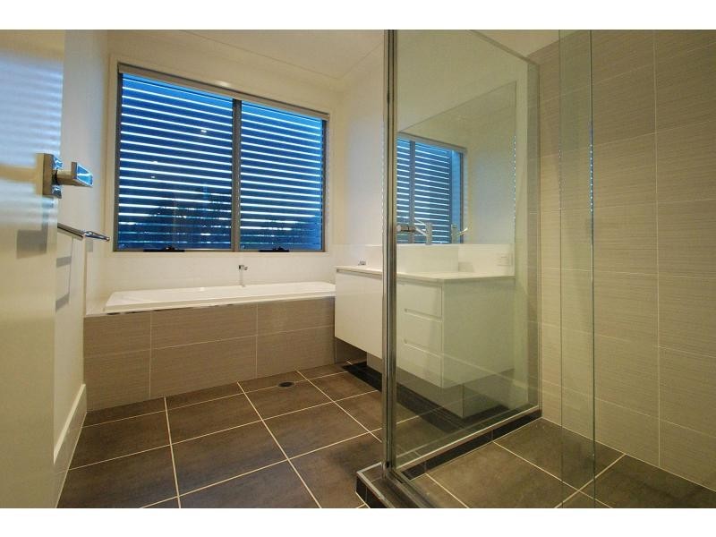 2/36 Albion Avenue, Miami QLD 4220