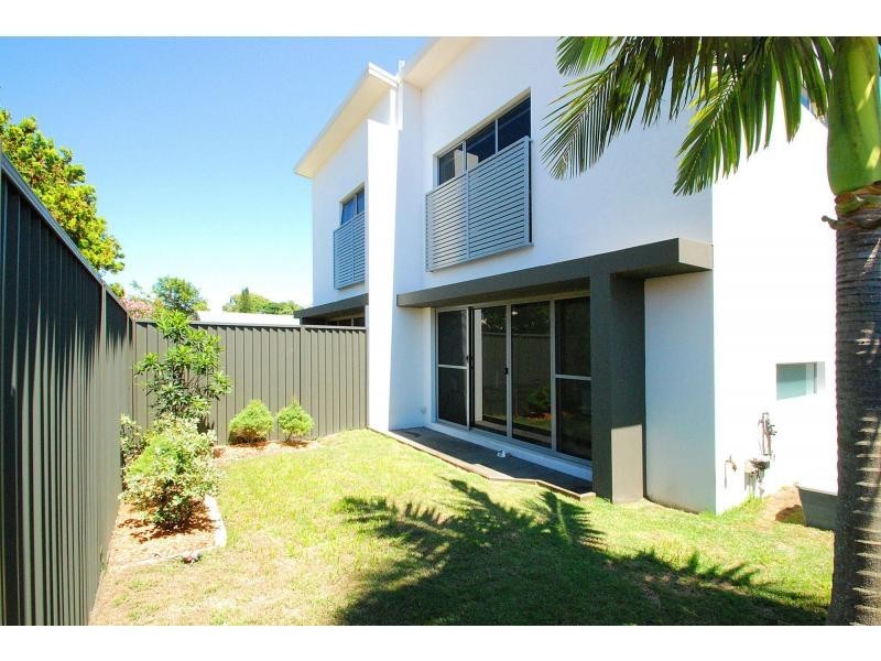 2/36 Albion Avenue, Miami QLD 4220