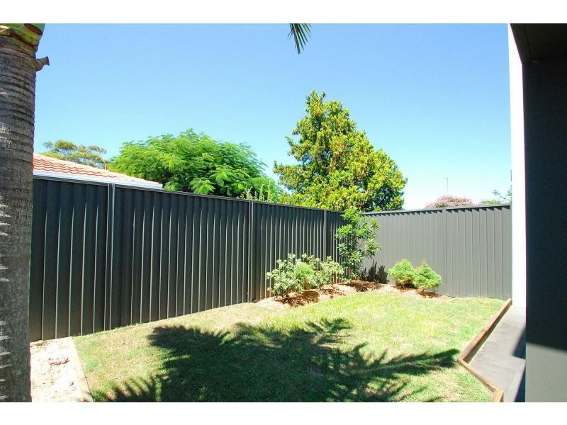 2/36 Albion Avenue, Miami QLD 4220