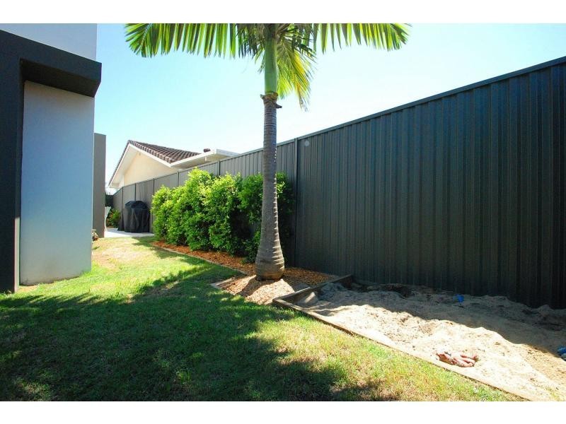 2/36 Albion Avenue, Miami QLD 4220