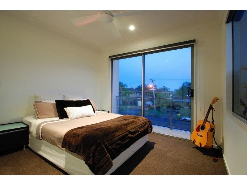 2/36 Albion Avenue, Miami QLD 4220