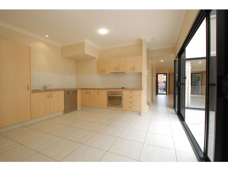 124 Varsity Parade, Varsity Lakes QLD 4227