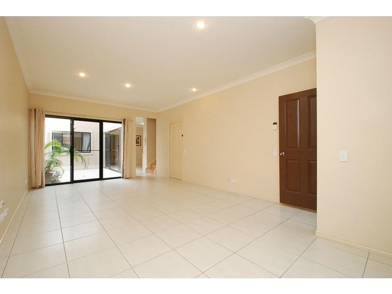 124 Varsity Parade, Varsity Lakes QLD 4227