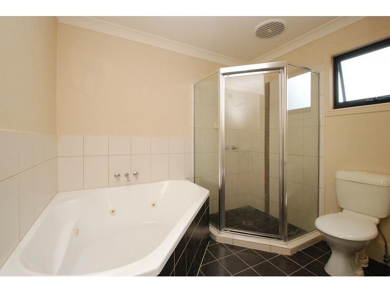 124 Varsity Parade, Varsity Lakes QLD 4227