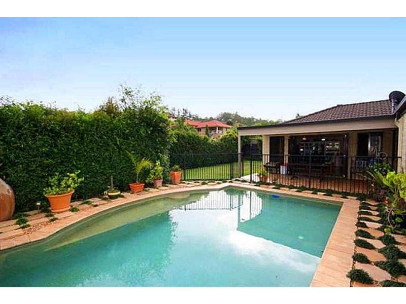 2 Sharscay Close, Burleigh Heads QLD 4220